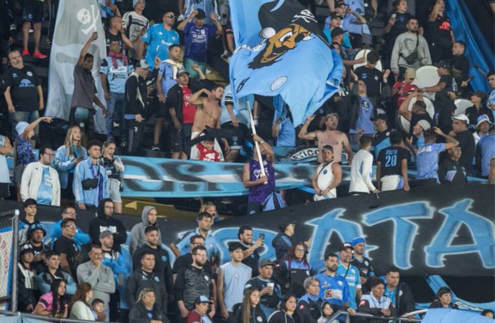 Los hinchas de Belgrano, con el aguante en Montevideo para el Pirata cordobés