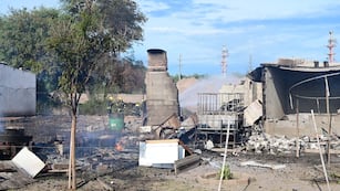 La explosión de un gasoducto desató un incendio de gran magnitud en Villa María.