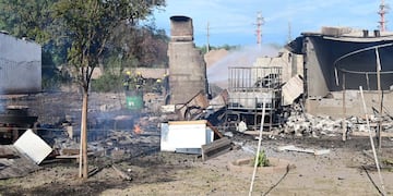 La explosión de un gasoducto desató un incendio de gran magnitud en Villa María.