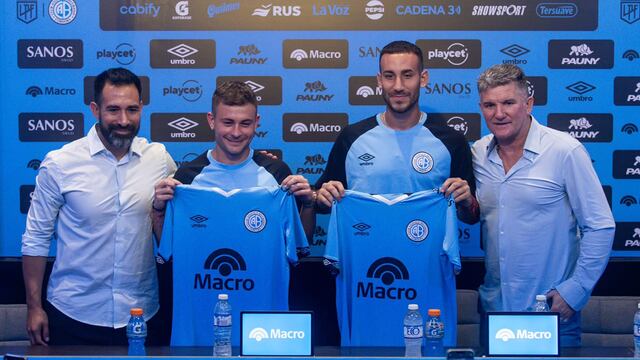 Belgrano presentó sus dos últimas incorporaciones. De izquierda a derecha, Ariel Rojas (director deportivo), Santiago Longo, Agustín Dattola y Luis Fabián Artime (Belgrano).