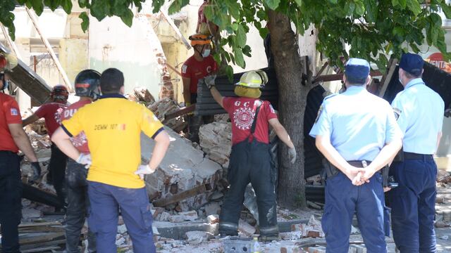 El hombre había quedado atrapado luego de que la pared cediera.