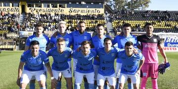 La formación de Estudiantes de Río Cuarto en el empate con Almirante Brown (Prensa Estudiantes Río Cuarto).