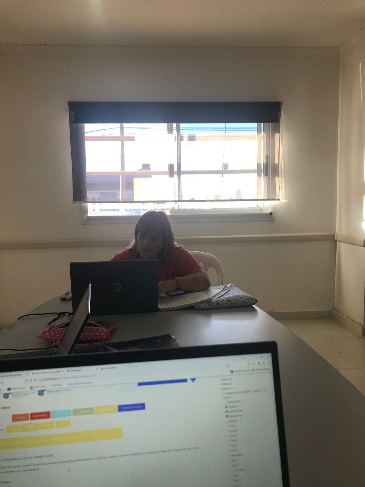 Tres mujeres, un camino de transformación personal y un sueño cumplido, el título secundario