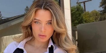 La vez que Lana Rhoades prendió fuego Instagram con un body de red y un cierre atrevido