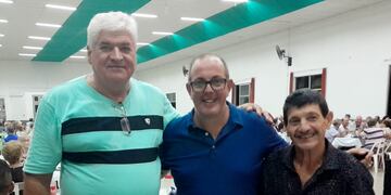 Alejandro Ambort junto a excombatientes de Malvinas