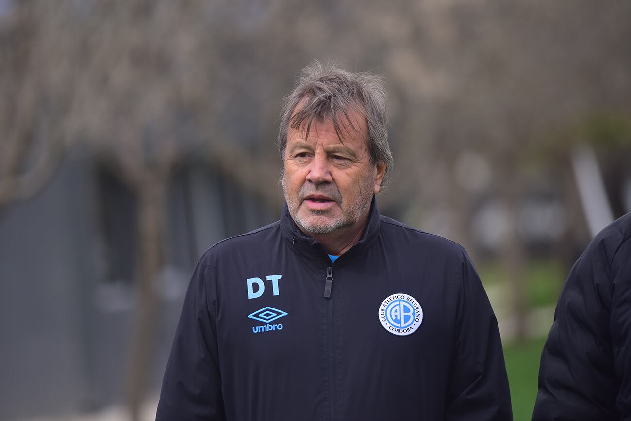 Ricardo Zielinski luego del entrenamiento de Belgrano en Villa EsquiúFoto: Pedro Castillo / La Voz 