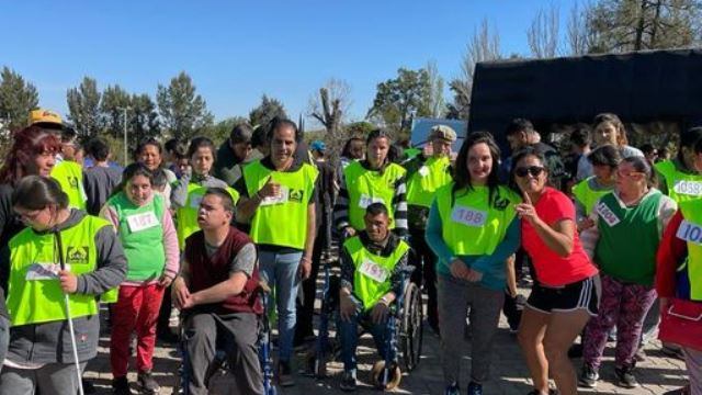 Estudiantes de escuelas primarias y secuendarias, de Educación Especial y Centros de Día participaron de la maratón solidaria.