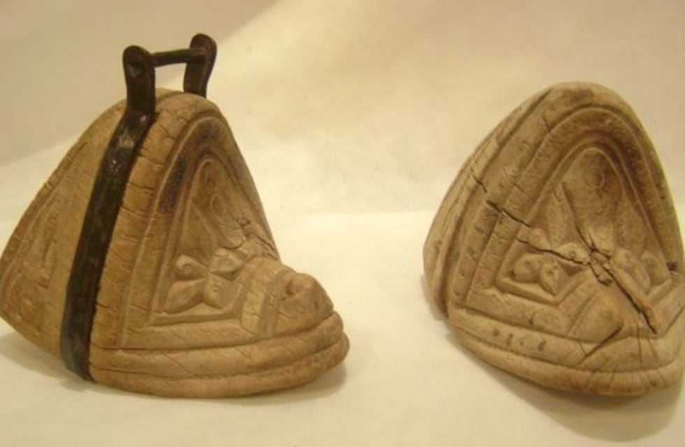 En el museo Histórico y Natural de Lavalle se pueden apreciar los insólitos estribos “Chanchos”