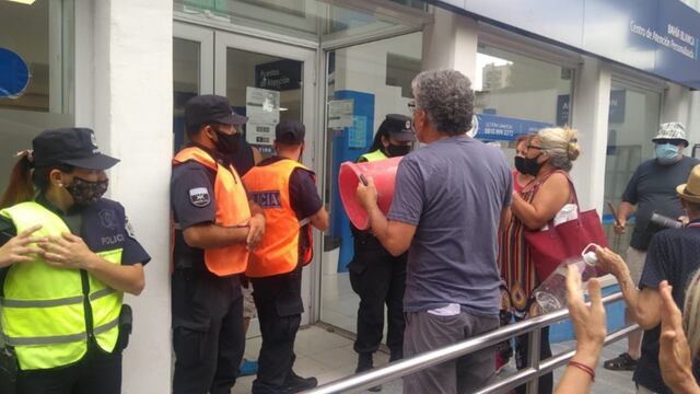 Vecinos de Bahía Blanca protestaron ante ABSA por falta de agua