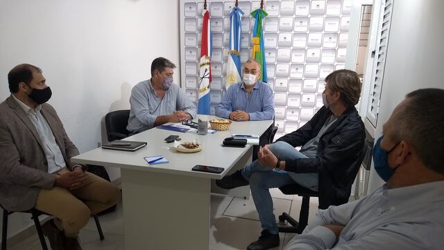 Calvo y Maina junto a presidentes comunales de la región