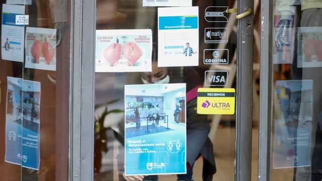 Comenzaron a colocar los afiches en el radio céntrico pero lo extenderán a los barrios y distritos.