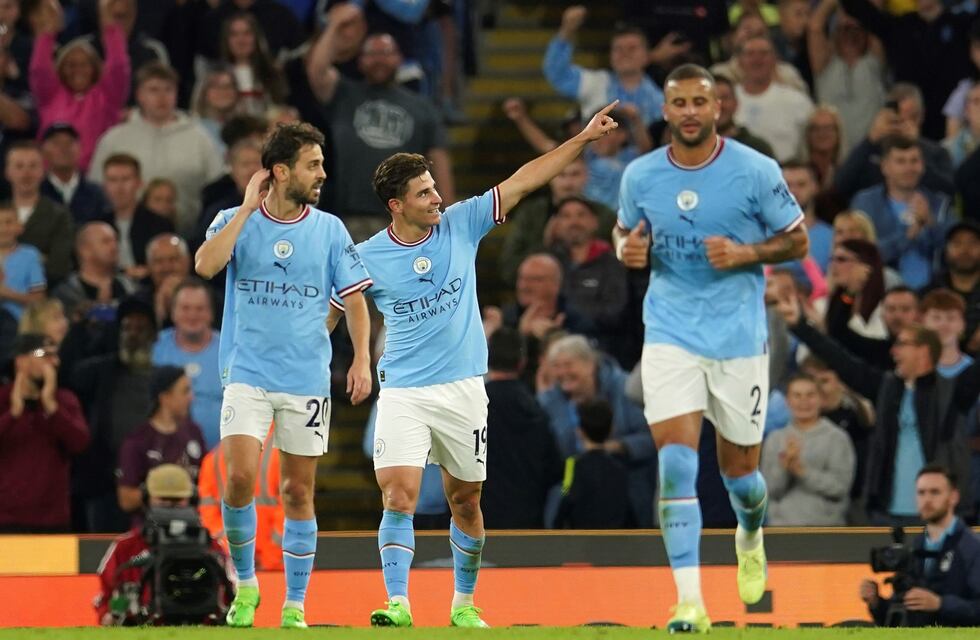 Con doblete de Julián Álvarez, el Manchester City vapuleó 6-0 al Nottingham Forest