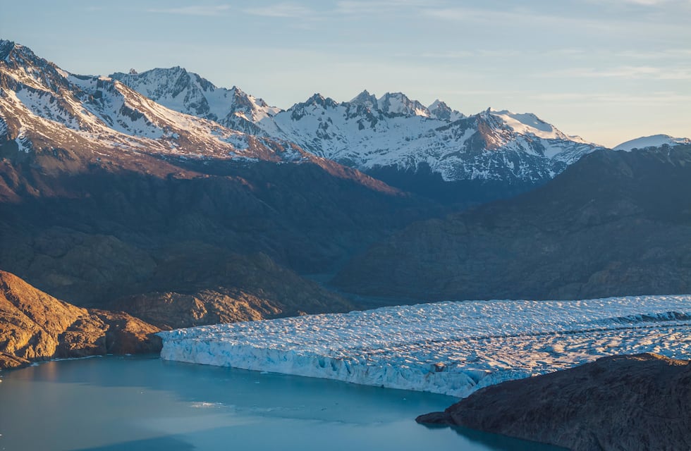 Navegar entre aguas turquesas y conocer el glaciar más grande del país: cuánto sale ir desde Córdoba