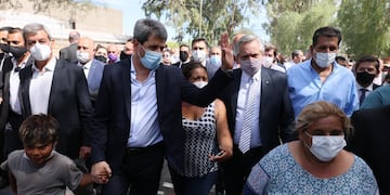 Alberto Fernández junto a Sergio Uñac tras el sismo en San Juan