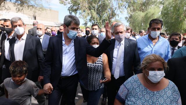 Alberto Fernández junto a Sergio Uñac tras el sismo en San Juan