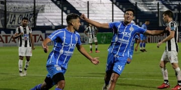 Martín Ojeda de tiro libre penal fue el autor del gol que le permitió a Godoy Cruz sumar los tres puntos, claves en su lucha por clasificar entre los cuatro mejores de su grupo clasificatorio.