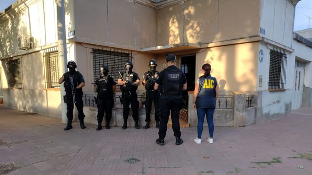 Detuvieron a una mujer que tenía armas y usurpaba una casa en el barrio 30 de octubre