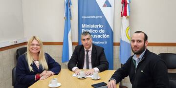 El Fiscal Regional Carlos Vottero con la intendenta de Ceres, Alejandra Dupouy y el secretario de Gobierno, Guillermo Cravero