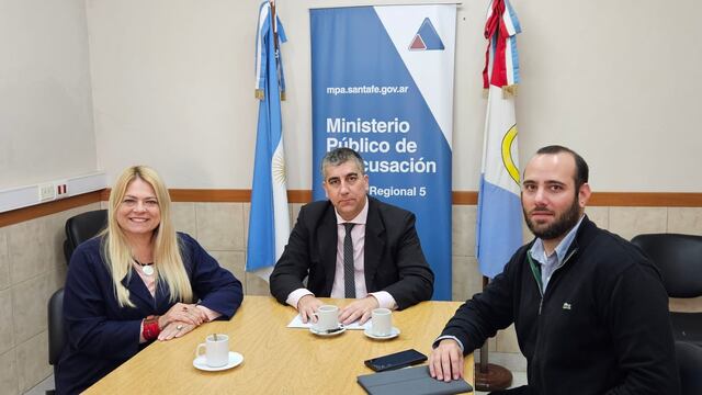 El Fiscal Regional Carlos Vottero con la intendenta de Ceres, Alejandra Dupouy y el secretario de Gobierno, Guillermo Cravero