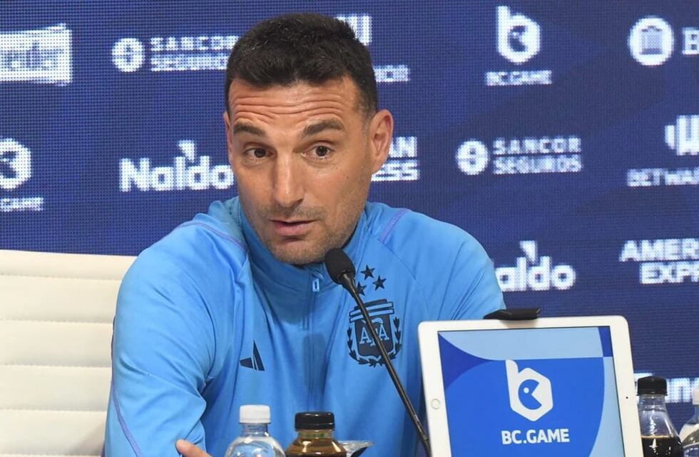Scaloni elogió a Bielsa en la previa al partido con Uruguay: “Marcó una trayectoria en el fútbol argentino y mundial”