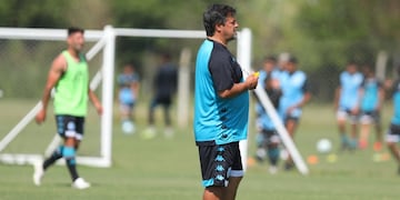 El técnico del "Pirata" tiene un cambio en mete para recibir a Almagro.