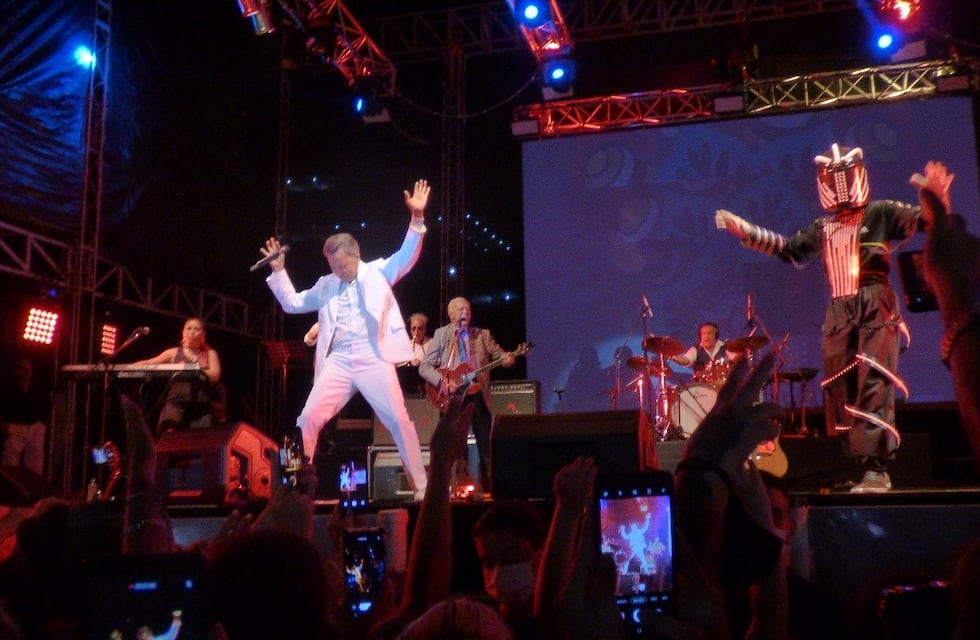 Ante una gran multitud, se realizó el show de Palito Ortega en Posadas