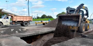 El deterioro de un viejo caño de hormigón, de más de 40 años de antigüedad, fue la principal causa del hundimiento.