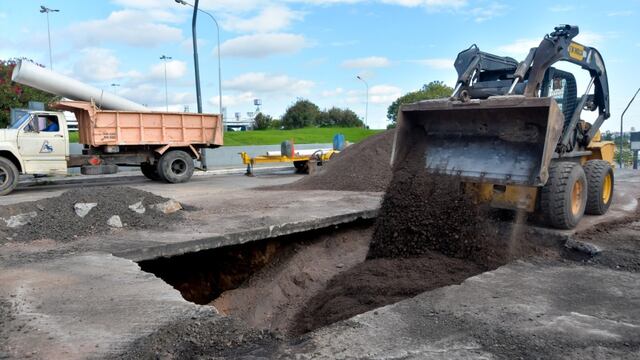 El deterioro de un viejo caño de hormigón, de más de 40 años de antigüedad, fue la principal causa del hundimiento.