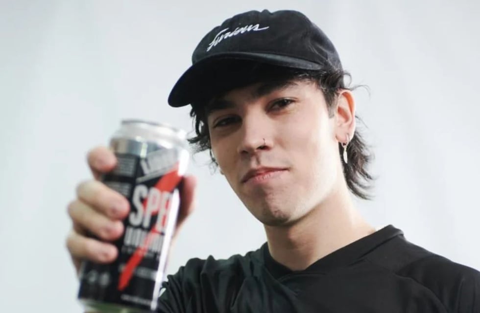 El insólito debut de Spreen, el streamer que jugó de titular en primera división con Riestra: cómo le fue