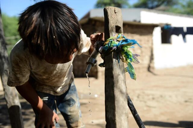 La problemática del agua potable en el norte golpea con especial fiereza a las comunidades oroginarias.