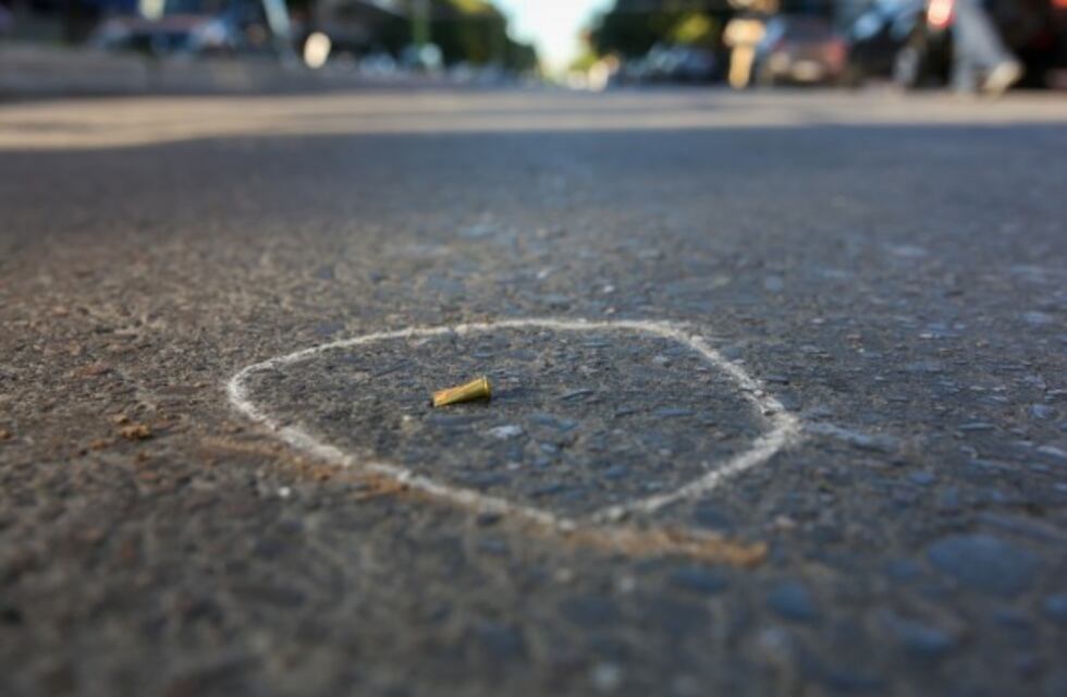 Incidente grave en control vehicular: Agente municipal amenazado y disparos en fuga