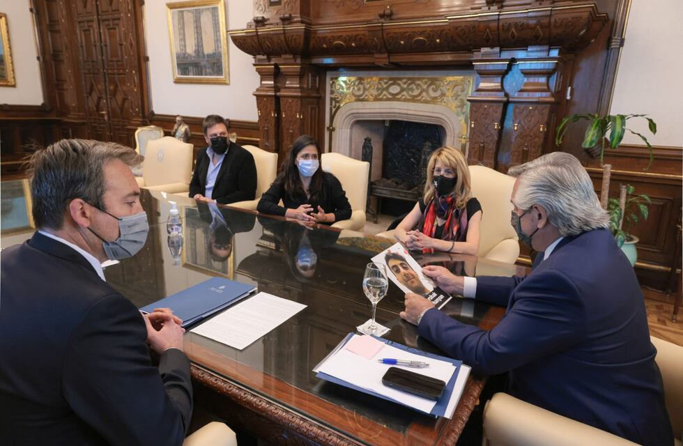 Alberto Fernández recibió a familiares de un policía desaparecido y aumentó a $5 millones la recompensa