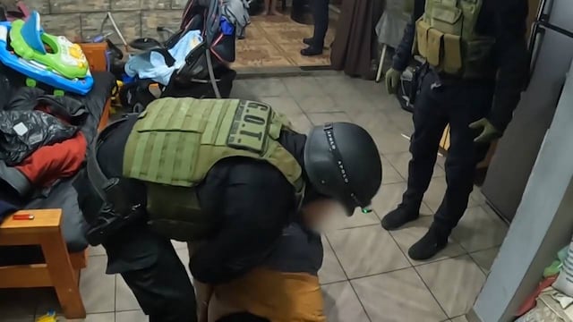 Los uniformados allanaron tres domicilios sobre Guatemala al 200 bis y Casilda al 7400.