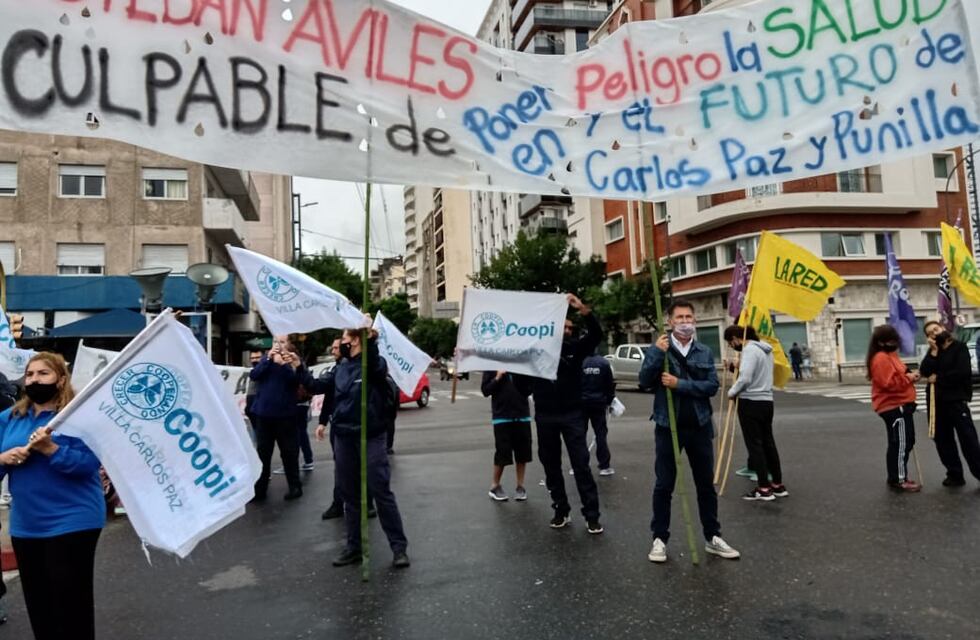 Trabajadores de la Coopi frente a la Legislatura de Córdoba, solicitan la intervención de la Provincia