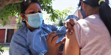 En Jujuy ya está a disposición de la población la cuarta dosis de la vacuna contra el coronavirus SAS-CoV2, por libre demanda a partir de los 18 años de edad.