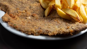 El joven cocinó una milanesa, pero de una manera muy arriesgada en Córdoba.