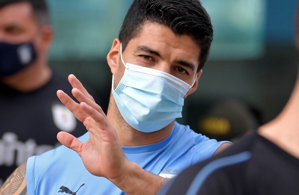 Luis Suárez volvió a dar positivo de coronavirus y se perderá el partido contra el Barcelona de Lionel Messi