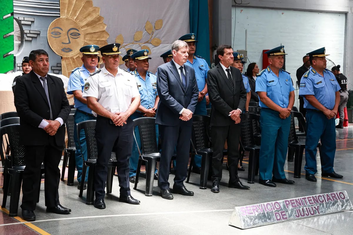 La entrega del equipamiento tuvo lugar en el marco del acto de ascenso de 1.900 efectivos de la Policía de Jujuy y 725 efectivos del Servicio Penitenciario, encabezado por el gobernador Carlos Sadir y el secretario de Seguridad, Juan Manuel Pulleiro.