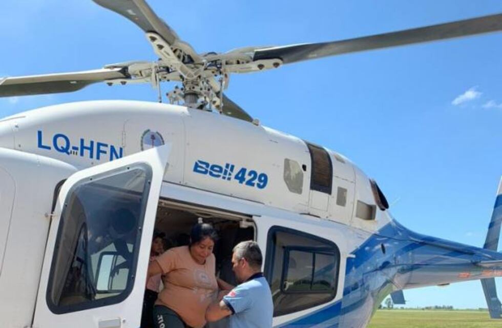 Trasladan a dos pacientes de alta montaña en el helicóptero de la provincia