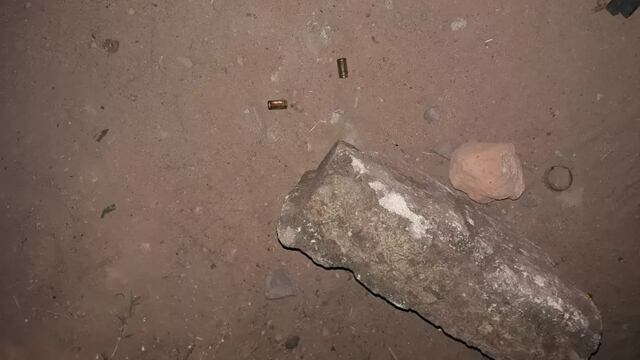 La policía secuestró seis vainas servidas sobre Lanteri al 2100, ex pasaje 1746.