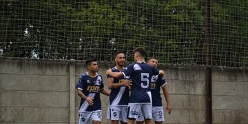 Acosta festeja el gol de Ben Hur ante ADIUR