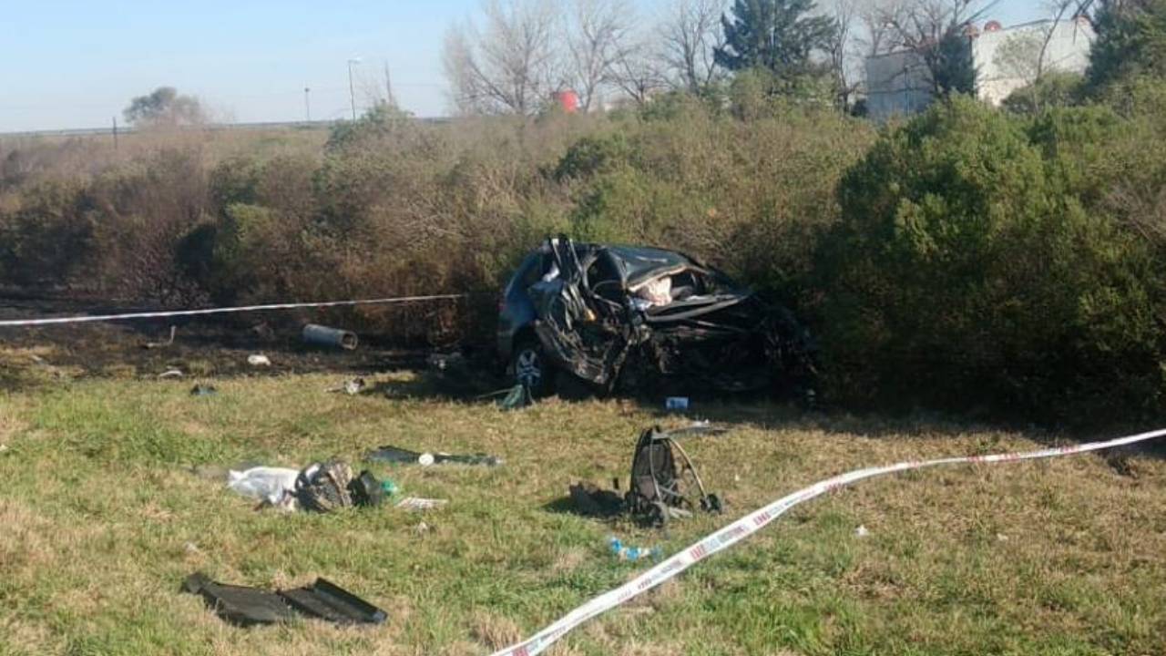 Murieron una mujer y su bebé al chocar en la Autopista a Santa Fe por quema de pastizales