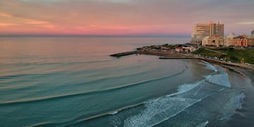 La semana termina con sol y una temperatura máxima de 26 grados (Fotos: Fermín Rodríguez Penelas/Unsplash y Facebook Portal de la Costa)