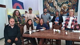Dirigentes de los gremios docentes de Jujuy en reunión técnica-salarial preparando la propuesta para llevar a la paritaria con el Gobierno, encuentro que fue reprogramado para el martes próximo.