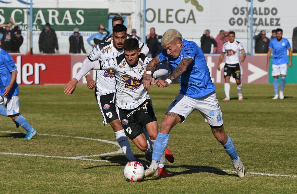 Estudiantes (RC) perdió en Santiago y salió de la zona de clasificación al Reducido