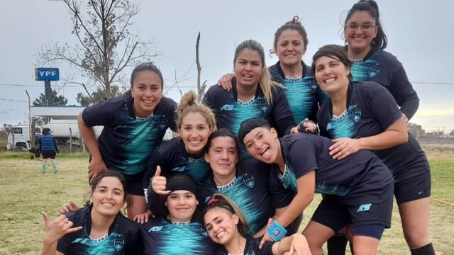 Venus goleó 7 a 0 a Barrio Laura y quedó como único puntero.