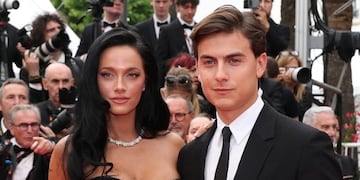 Oriana Sabatini y Paulo Dybala, radiantes en la alfombra roja del Festival de Cannes (Instagram).
