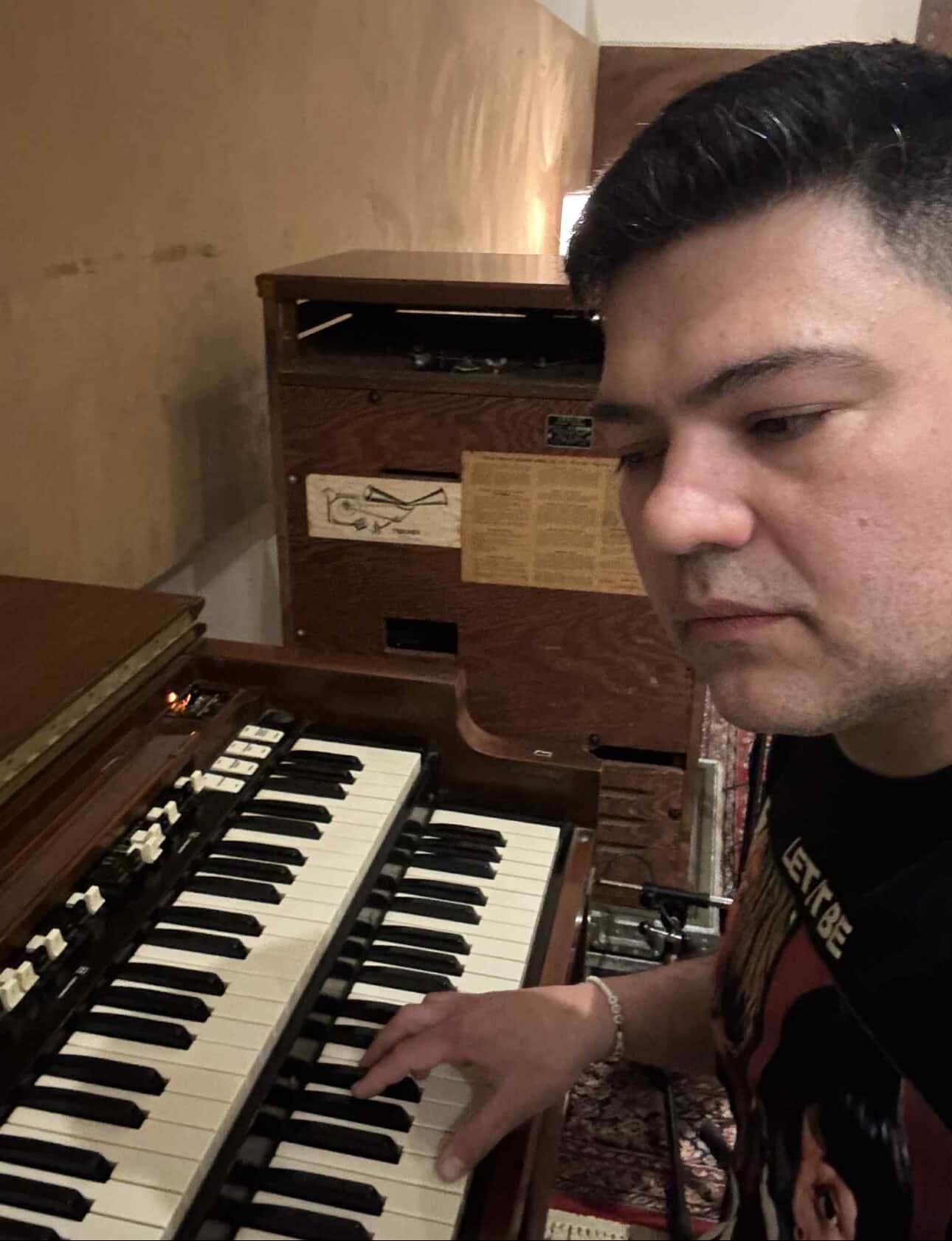 Dave Scharff, músico nacido en Arroyito, presentó el proyecto “Sherydan”