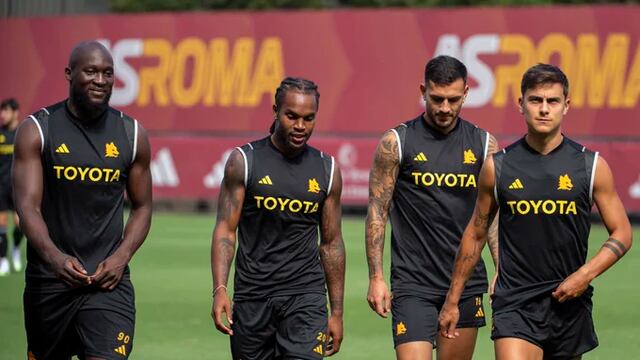 Dybala junto a Paredes, Lukaku y Sanches en un entrenamiento de Roma. (Prensa Roma).