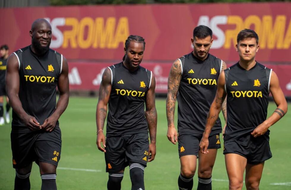 ¡Cómo los apuraron!: hinchas de la Roma y la dura advertencia a Dybala y Paredes